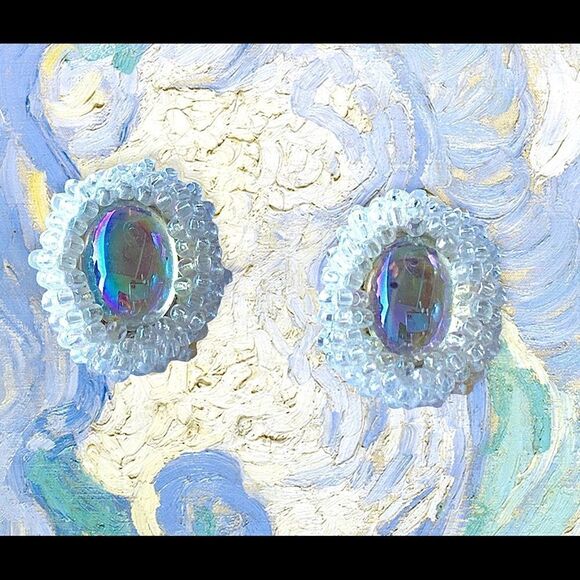 White iridescent hand beaded pierced earrings fabulous colors and artist design - Picture 9 of 15